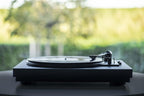 Pro-Ject A1 Black OM10 Uni Tornamesa Automática Ortofon OM10 Preamp Integrado