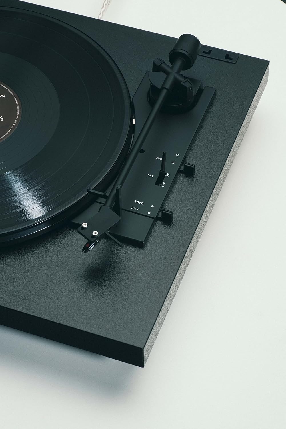 Pro-Ject A1 Black OM10 Uni Tornamesa Automática Ortofon OM10 Preamp Integrado